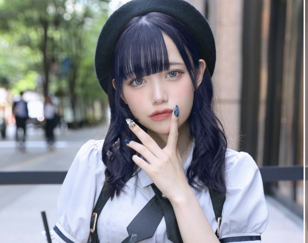 あかせあかり　コスプレ　黒髪　黒ネイル